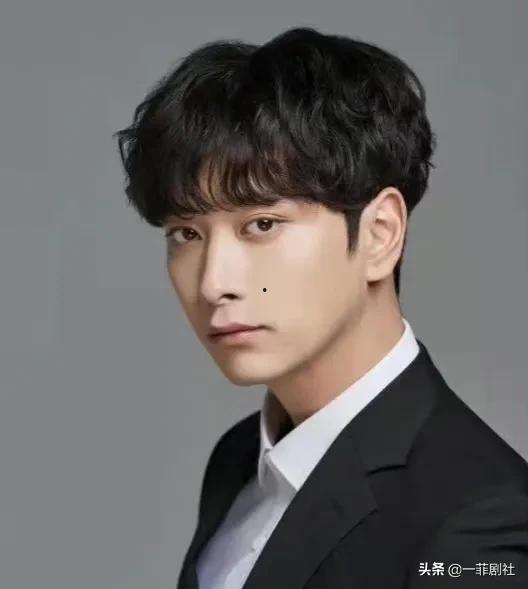 娱乐圈最新爆料男星是谁,神秘男星成焦点，身份成谜引热议